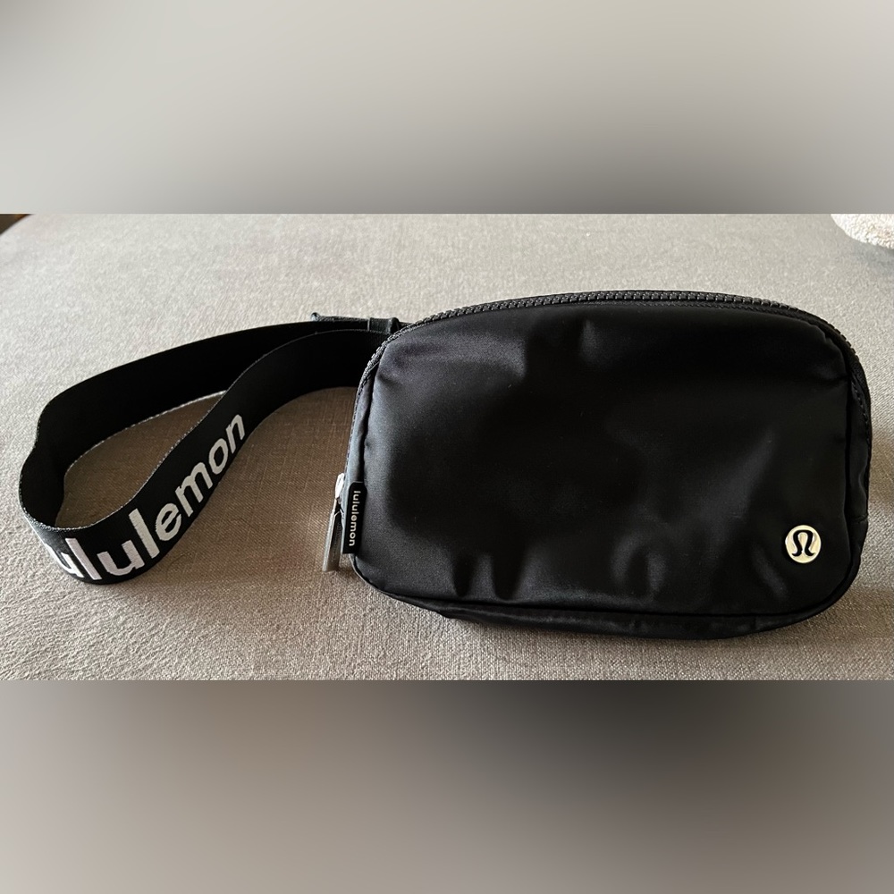 LuLulemon Everywhere Belt Bag Extended Strap